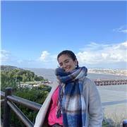 Chica amable, nativa, con mucha paciencia apta para todas las edades.